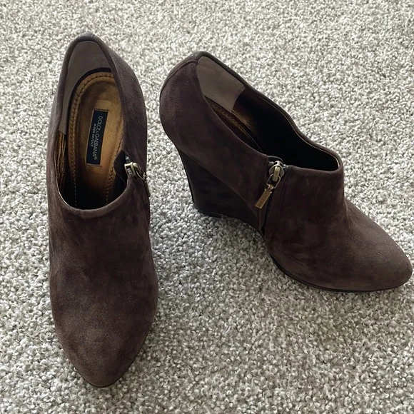 Authentic Dolce & Gabbana Brown Suede Booties EU40 - Picture 1 of 8